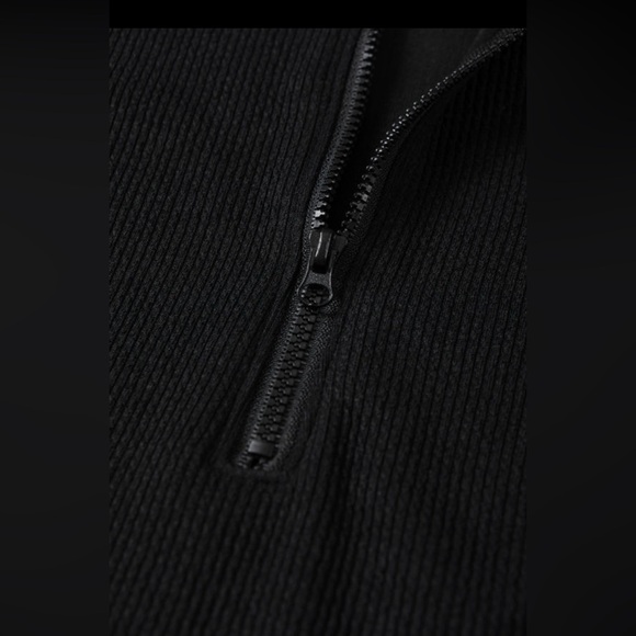 Black Sleeveless Zip-Up Top - Picture 11 of 16